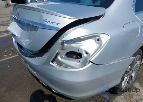 2016 Mercedes-Benz C 300 4Matic из США, поврежденный, VIN 55SWF4KB4GU167793